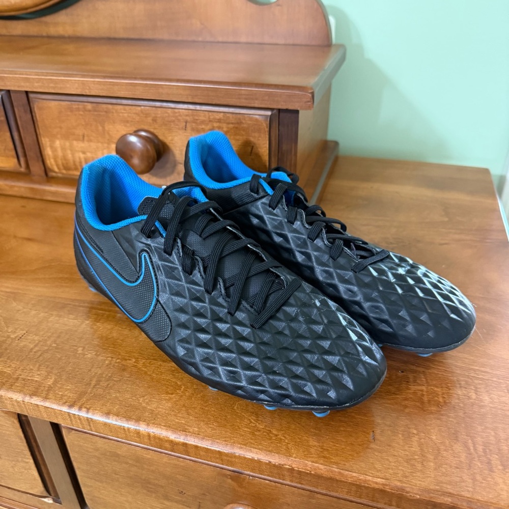 Nike Men's Tiempo Legend 8 club FG MG soccer cleats
